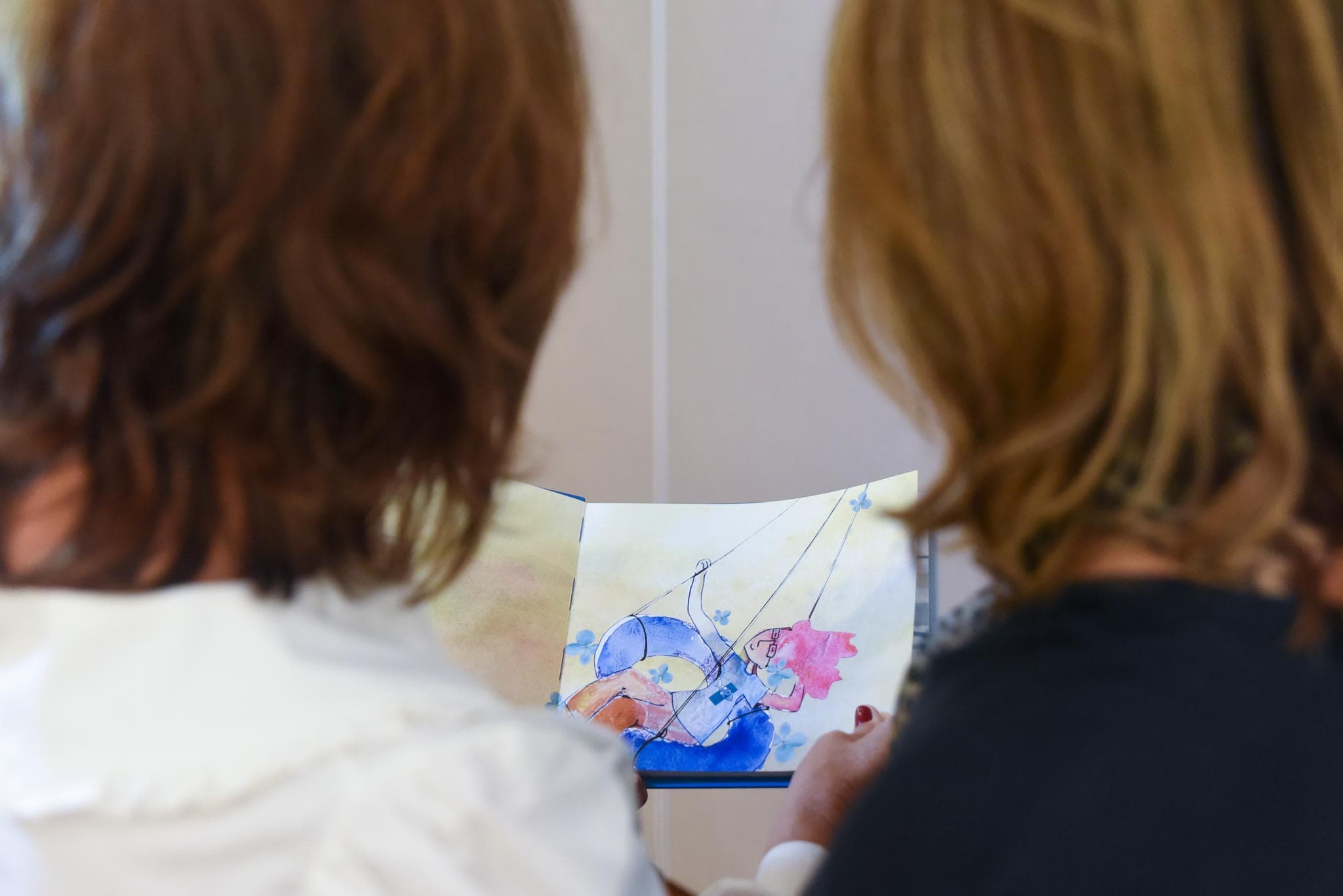 Páginas do livro Angelita Está Aqui